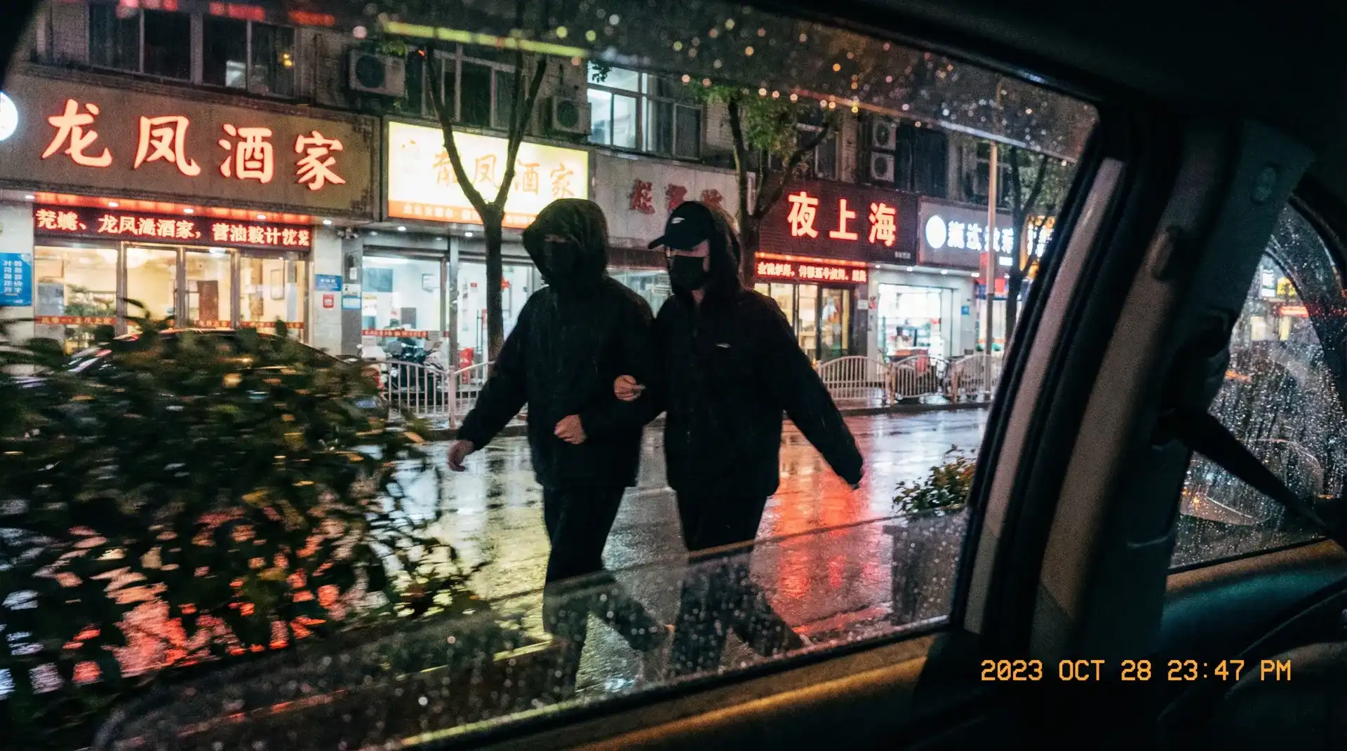 少女弹珠汽水 - 顶流明星深夜密会现场抓拍照片